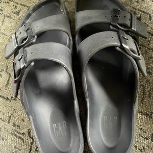 Gap sandals wet or dry